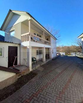 Дом 100м², 2-этажный, на длительный срок,