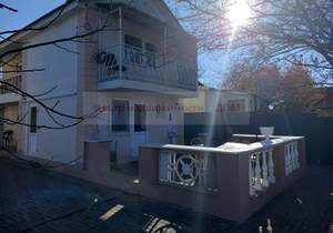 Дом 100м², 2-этажный, на длительный срок,