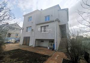 Дом 204м², 3-этажный, участок 15 сот.