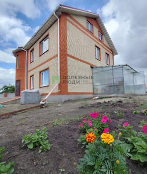 Дом 198м², 2-этажный, участок 15 сот.