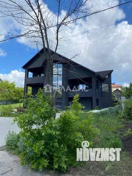 Дом 500м&sup2;, 3-этажный, участок 15 сот.  