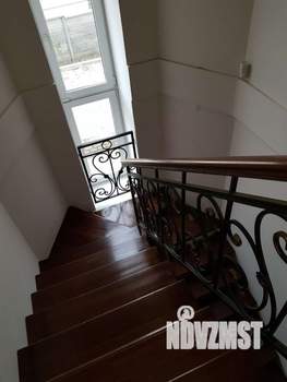 Коттедж 300м², 2-этажный, участок 15 сот.  