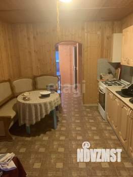 Дом 200м&sup2;, 3-этажный, участок 10 сот.  