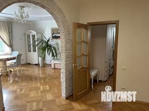 Коттедж 350м², 3-этажный, участок 9 сот.  