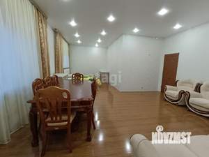 Дом 467м&sup2;, 3-этажный, участок 15 сот.  