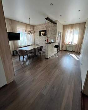 Дом 215м&sup2;, 2-этажный, участок 10 сот.  