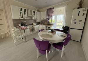 Дом 200м&sup2;, 3-этажный, участок 15 сот.  