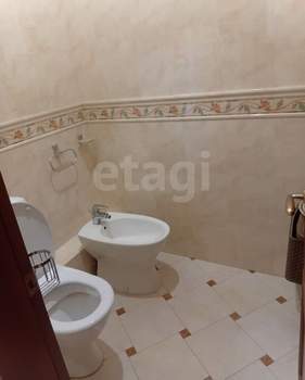 Дом 587м&sup2;, 3-этажный, участок 15 сот.  