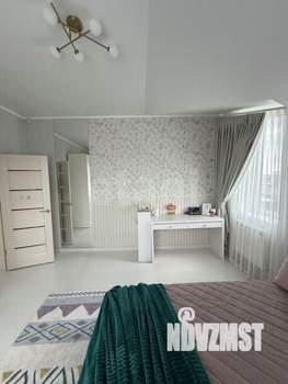 Дом 200м&sup2;, 3-этажный, участок 15 сот.  