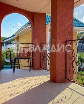 Дом 212м&sup2;, 2-этажный, участок 10 сот.  