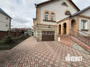 Дом 305м², 2-этажный, участок 15 сот.  