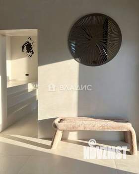 Дом 500м&sup2;, 3-этажный, участок 15 сот.  