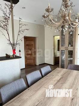 Дом 215м&sup2;, 2-этажный, участок 10 сот.  