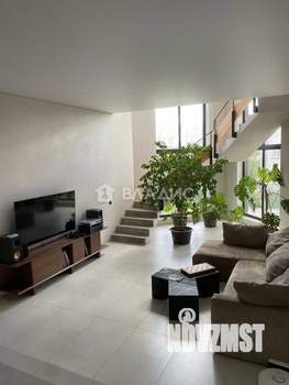 Дом 500м&sup2;, 3-этажный, участок 15 сот.  