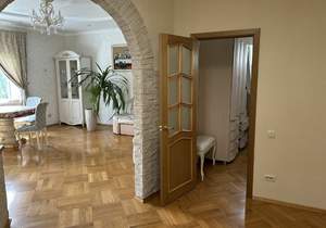 Дом 350м², 3-этажный, участок 9 сот.  