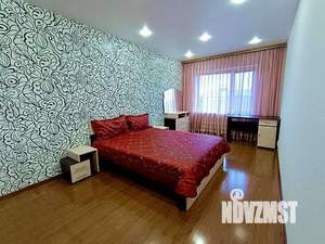 Дом 467м&sup2;, 3-этажный, участок 15 сот.  