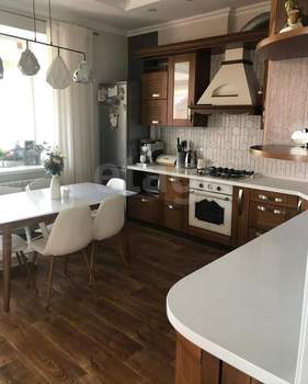 Дом 260м², 2-этажный, участок 15 сот.  