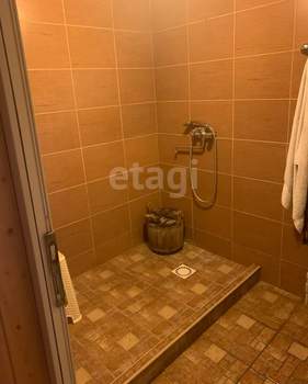 Дом 200м&sup2;, 3-этажный, участок 10 сот.  