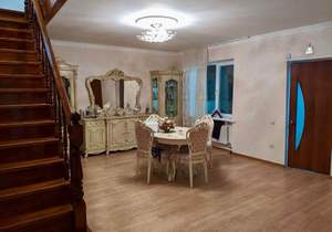 Дом 180м&sup2;, 2-этажный, участок 15 сот.  