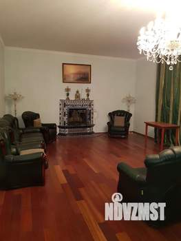 Коттедж 300м², 2-этажный, участок 15 сот.  