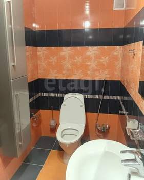 Дом 587м&sup2;, 3-этажный, участок 15 сот.  