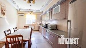 Дом 1000м², 3-этажный, участок 30 сот.  