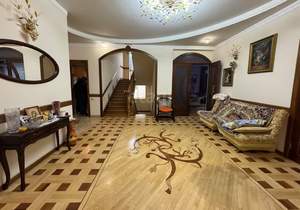 Дом 587м&sup2;, 3-этажный, участок 15 сот.  