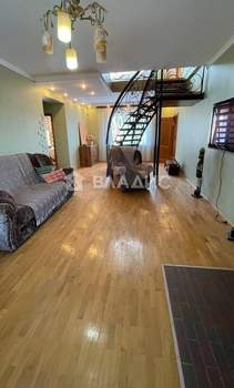 Дом 212м&sup2;, 2-этажный, участок 10 сот.  