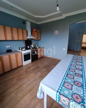 Дом 200м&sup2;, 2-этажный, участок 8 сот.  