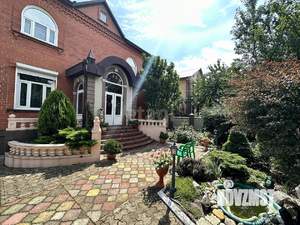 Дом 397м&sup2;, 2-этажный, участок 15 сот.  