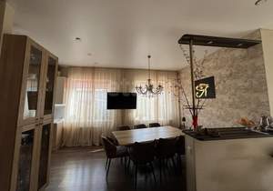 Дом 215м&sup2;, 2-этажный, участок 10 сот.  