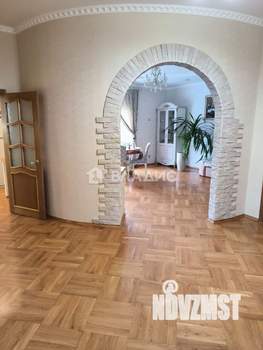Дом 350м², 2-этажный, участок 10 сот.  