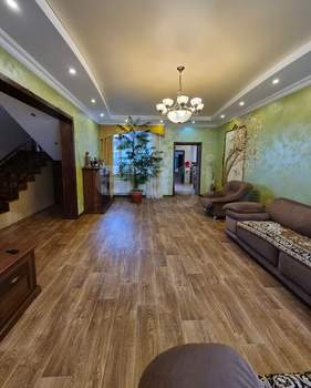 Дом 263м&sup2;, 2-этажный, участок 15 сот.  