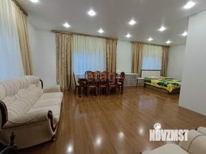 Дом 467м&sup2;, 3-этажный, участок 15 сот.  