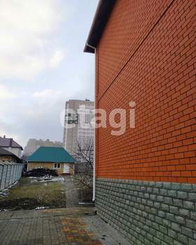 Дом 302м&sup2;, 2-этажный, участок 15 сот.  