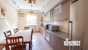 Дом 406м&sup2;, 3-этажный, участок 30 сот.  