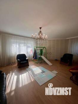 Дом 176м&sup2;, 2-этажный, участок 16 сот.  