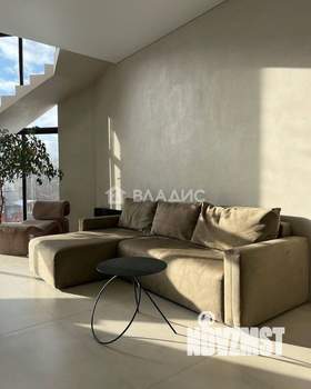 Дом 500м&sup2;, 3-этажный, участок 15 сот.  