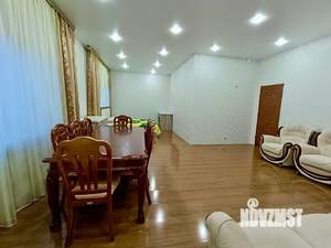 Дом 467м&sup2;, 3-этажный, участок 15 сот.  