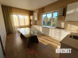 Дом 467м&sup2;, 3-этажный, участок 15 сот.  