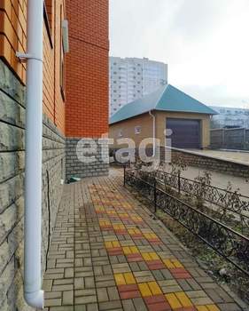 Дом 302м&sup2;, 2-этажный, участок 15 сот.  