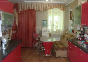 Дом 232м², 3-этажный, участок 15 сот.  