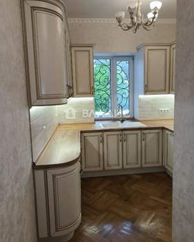 Дом 350м², 3-этажный, участок 10 сот.  