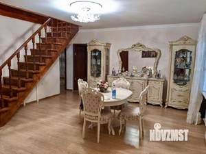 Дом 180м&sup2;, 2-этажный, участок 15 сот.  