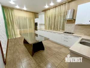 Дом 467м&sup2;, 3-этажный, участок 15 сот.  