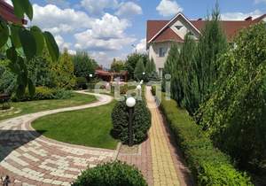 Дом 370м&sup2;, 3-этажный, участок 18 сот.  