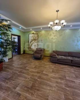 Дом 263м&sup2;, 2-этажный, участок 15 сот.  