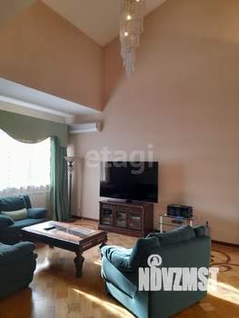 Дом 418м², 3-этажный, участок 10 сот.  