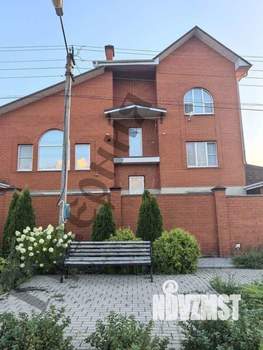 Коттедж 360м², 3-этажный, участок 15 сот.  