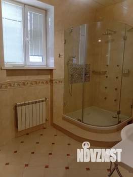 Дом 578м&sup2;, 3-этажный, участок 15 сот.  